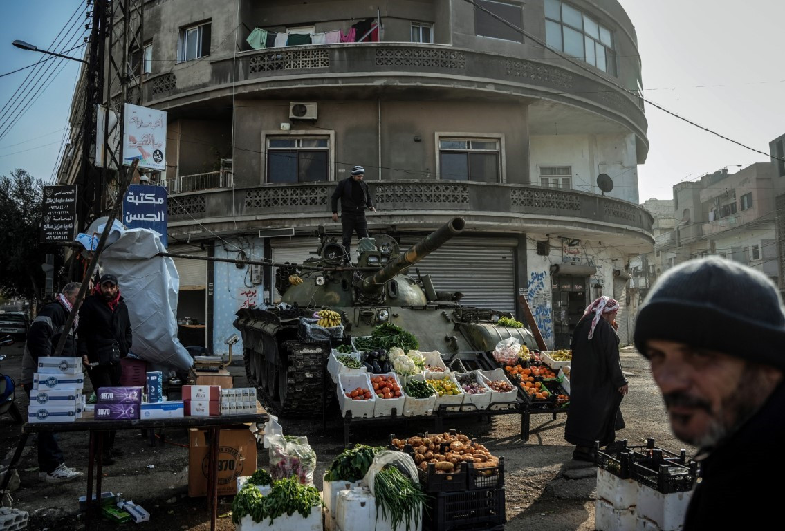 Esad'ın bomba yağdırdığı tankı manav tezgahına çevirdi