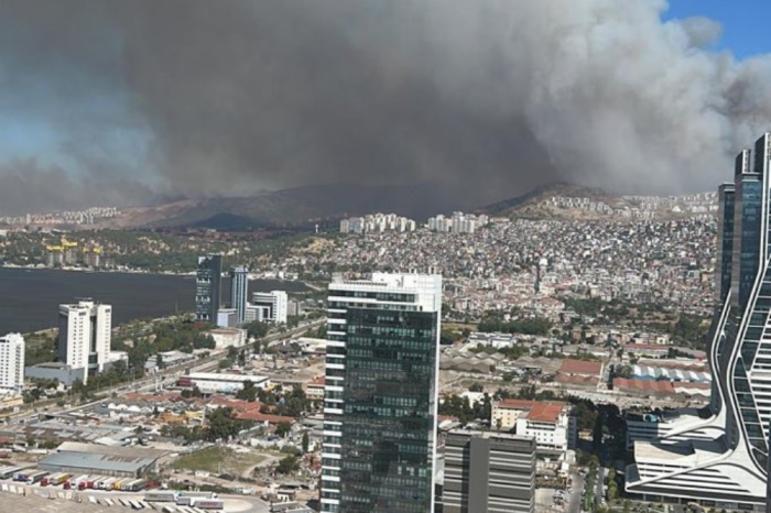 İzmir Yangını için destek ekipler tüm hızıyla çalışmalarına 